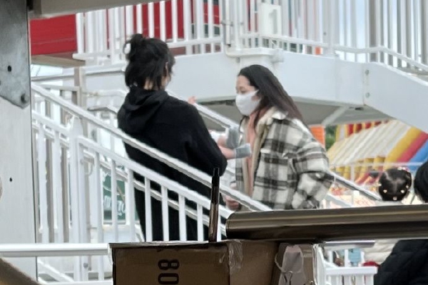 少萝扒开腿让人桶爽(图1)