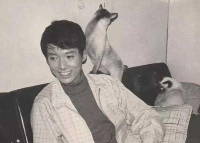 78岁演员方刚离世一生未婚未育生前喜欢认义子只有一人孝顺(图3)