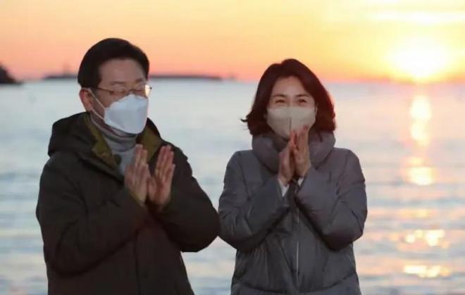 新韩国第一夫人金惠景火了！性格社恐容貌出众和李在明相亲认识(图3)