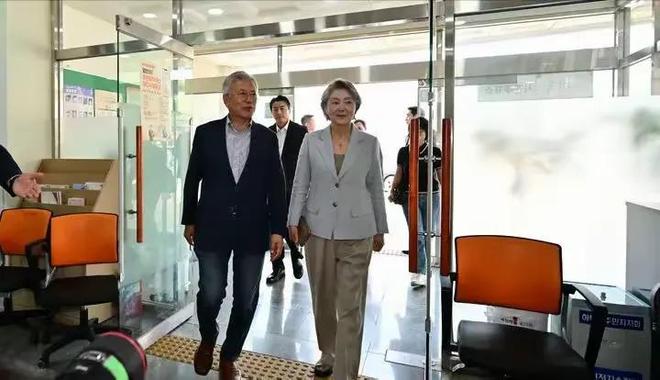 新韩国第一夫人金惠景火了！性格社恐容貌出众和李在明相亲认识(图6)