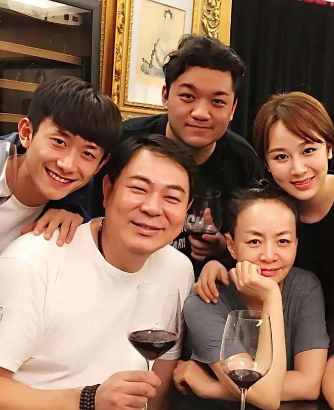 别了夏东海。高亚麟的“塌房”比电视剧精彩(图10)