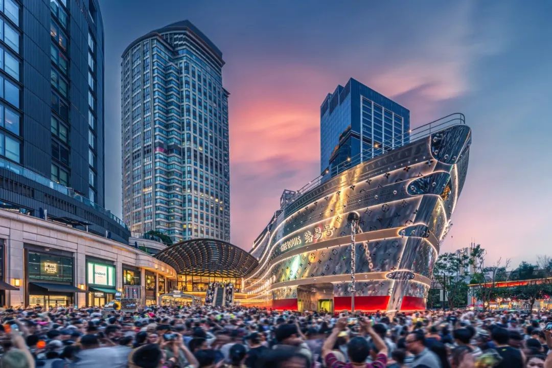 2025上半年十大爆款首发活动这些商场直接“炸”出圈！(图3)