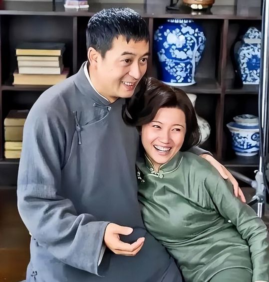 谍战剧《借枪》张嘉译、雷佳音领衔精彩程度不输《潜伏》！(图2)