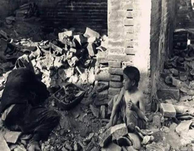 别被电视剧骗了！这才是日本鬼子真实的样子目光都透着凶残！(图8)