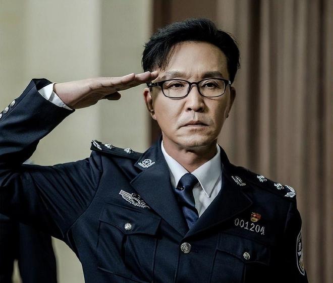 原来不是演的！这5位演员竟然全是真警察最后一位还是“警花”(图2)