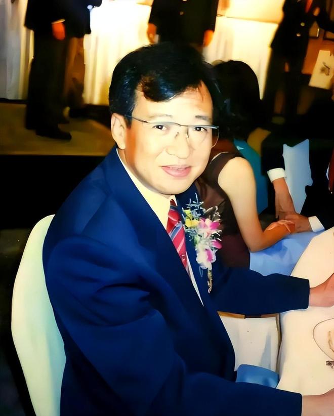 罕见！央视发文悼念老戏骨许绍雄原来这才是真实的他(图10)