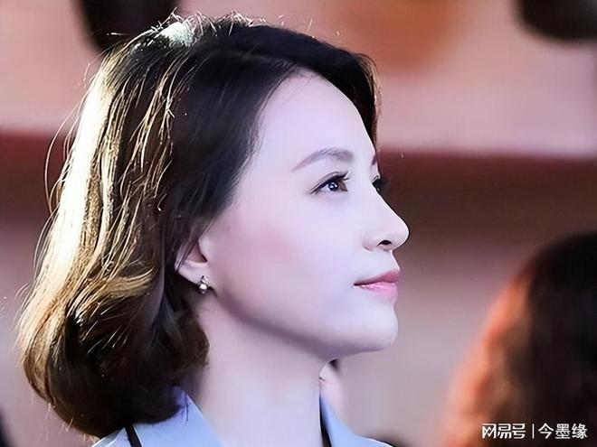 惊天大瓜！董卿美国生子真相骗了大家十年？比电视剧还狗血！(图5)