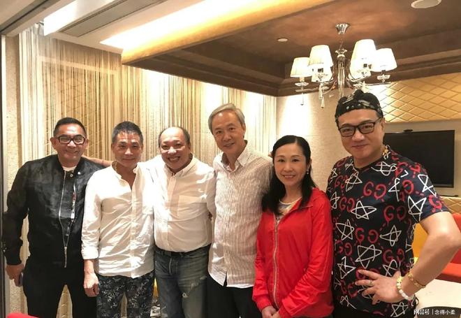 TVB黄金绿叶罕见同框一张合照掀起港剧回忆杀(图3)