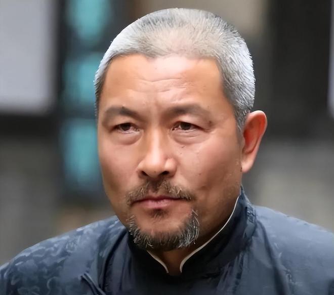 国家一级演员拍戏赚的钱全部上交妻子儿子却为何成为他的心病(图5)