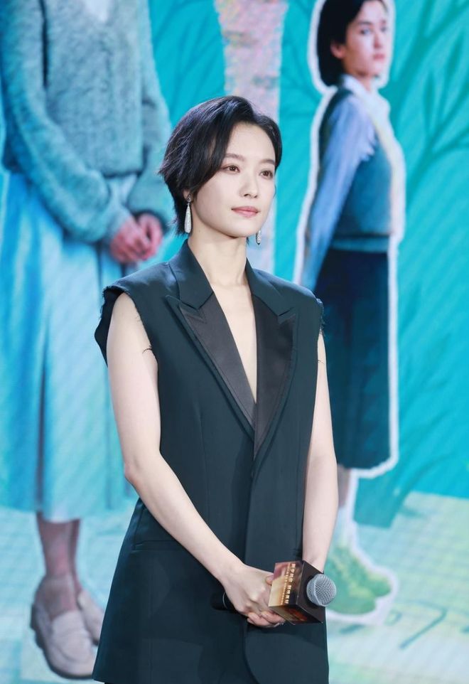 倪妮惊艳短发曝光！2026电视剧片单发布会现场气场全开！(图2)