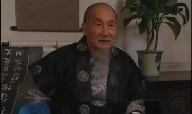 电视剧删了啥？康熙用《易经》和座钟暗示传位王掞是唯一解读者(图2)