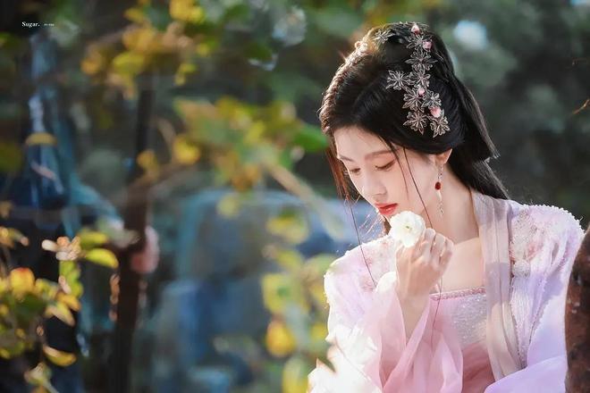 当前比较火的五部电视剧《月鳞绮纪》跌至第四你在追哪一部？(图2)