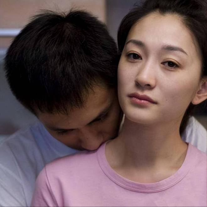 艾滋针抵喉+砍断脚筋+5亿求婚：李小冉的感情史比电视剧还狗血(图2)